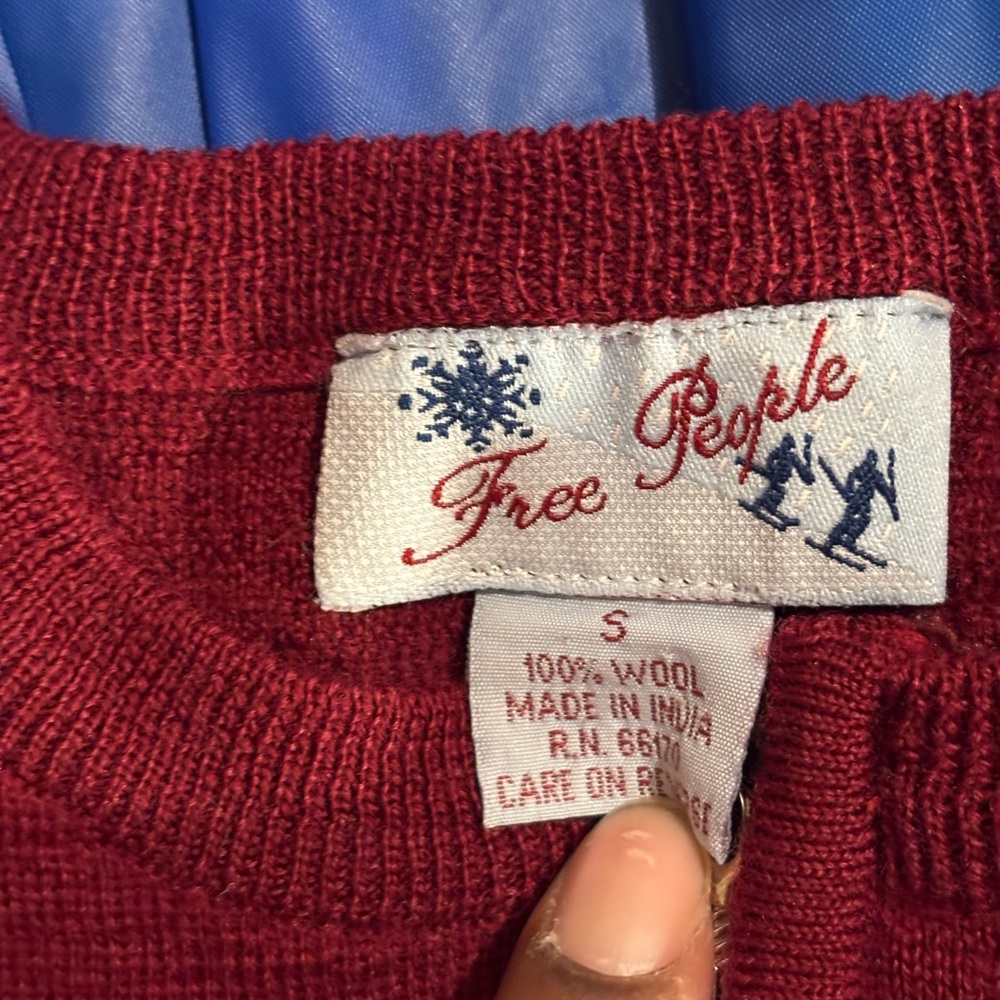 Free People Burgundy Wool Sweater Size Small See Last Photo for Small Hole - Picture 2 of 4